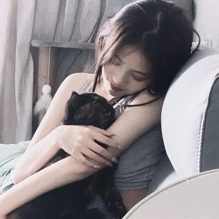 我向我的女老板借钱